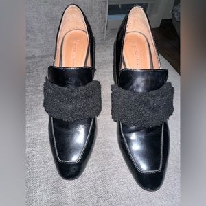 BCBGMAXAZRIA black block heel shearling loafers size 9